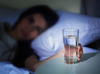 Bí quyết trường thọ: Uống ba cốc nước mỗi ngày để ngăn ngừa 