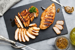 Chuyên gia dinh dưỡng khuyến cáo: Lợi và hại của 7 món thịt nướng khoái khẩu - Ảnh 2.