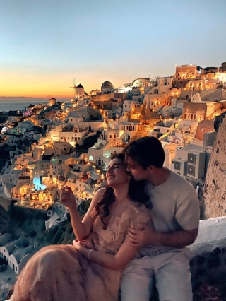 Đăng clip sống ảo lên Instagram, cặp đôi vạch trần cảnh “đông đến ngộp thở” tại Santorini, đáng chú ý là không một ai đeo khẩu trang? - Ảnh 2.