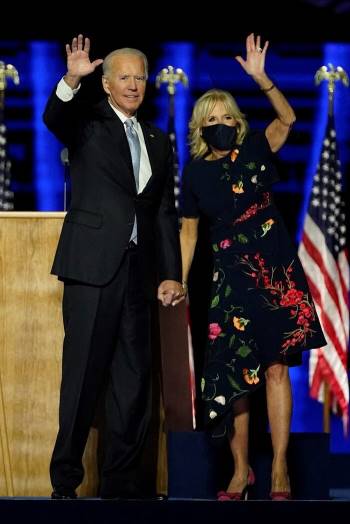 Chồng đắc cử tổng thống, váy bà Jill Biden mặc lập tức sold out Ảnh 1