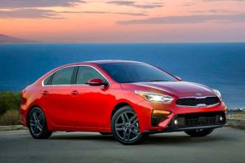 =4. Kia Forte - Kia Cerato 2021 (giá khởi điểm: 17.890 USD, điểm nội thất: 7,8/10).