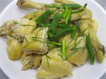 Các món ăn ngon đặc sản ở Quảng Ninh phải kể đến món gà đồi Tiên Yên