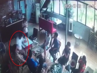 Hé lộ nguyên nhân người đàn ông bị đâm Tu vong trong quán cà phê ở Hà Nội - Ảnh 1.