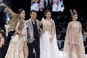 Đỗ Mỹ Linh cùng top 3 Hoa hậu Việt Nam 2020 làm “chao đảo” sàn Catwalk mang phong cách thần vệ nữ Hy Lạp - Ảnh 7.