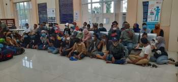 61 người nhập cảnh trái phép từ Campuchia về An Giang - ảnh 1
