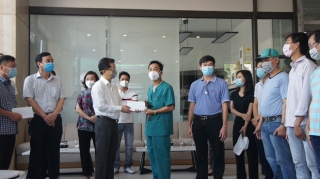 62 y, bác sĩ chi viện rời Đà Nẵng sau những ngày sát cánh chống dịch