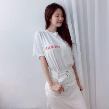 Em út 30 tuổi nhà SNSD có loạt outfit rất trẻ trung và nữ tính, xem mà muốn copy hết trong Hè này - Ảnh 9.