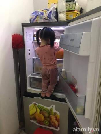Mẹ trẻ lên mạng cầu cứu vì con tối ngày mở tủ lạnh, ngờ đâu nhiều nhà còn chịu cảnh khủng khiếp hơn mà chỉ biết 