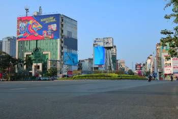 Khoảnh khắc đường Sài Gòn sáng sớm mùng 1 Tết Tân Sửu không bóng người, yên bình nhất - ảnh 9