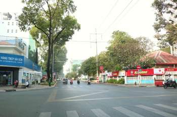25 tháng Chạp đường phố TP.HCM thông thoáng lạ lùng: 'Sài Gòn Tết đến thật rồi!' - ảnh 5
