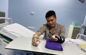Cuộc sống mới của người đàn ông Việt Nam đầu tiên được ghép tay -0