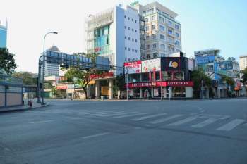 Khoảnh khắc đường Sài Gòn sáng sớm mùng 1 Tết Tân Sửu không bóng người, yên bình nhất - ảnh 10