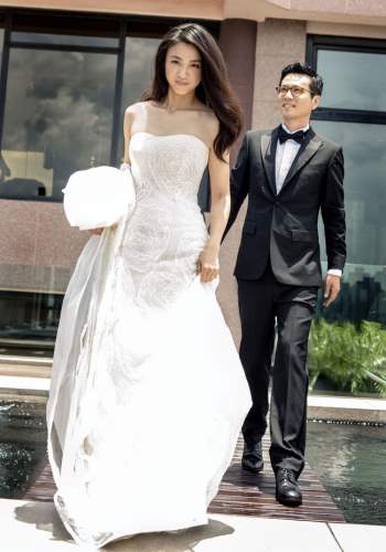 Váy cưới Vera Wang - Ảnh 8.