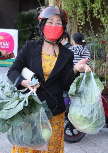 Người Đà Nẵng “giải cứu” nông sản cho Hải Dương: “Mỗi một củ su hào là một nghĩa tình đồng bào” - Ảnh 9.