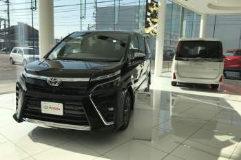 8. Toyota Voxy (doanh số: 5.593 chiếc).