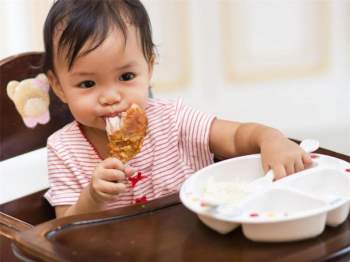 8 kiểu ăn uống cha mẹ tưởng tốt cho con nhưng hóa ra đang 