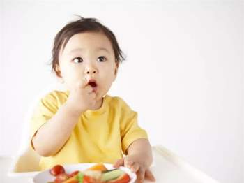 8 kiểu ăn uống cha mẹ tưởng tốt cho con nhưng hóa ra đang 