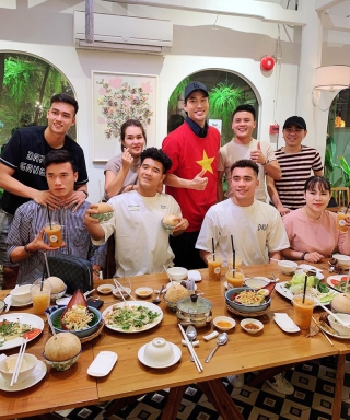 Người anh của Quang Hải trong tin nhắn hacker tiết lộ: Thường xuyên xuất hiện tại nhiều cuộc vui, bữa tiệc của cầu thủ nổi tiếng - Ảnh 7.