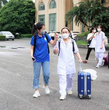 Gần trăm giảng viên, sinh viên Đại học Y dược Hải Phòng lên đường chi viện cho Bắc Giang chống dịch COVID-19 - Ảnh 10.