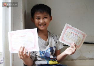 Bố bỏ nhà theo vợ nhỏ, bé trai 9 tuổi đi bán vé số khắp Sài Gòn kiếm tiền chữa bệnh cho người mẹ tật nguyền - Ảnh 6.