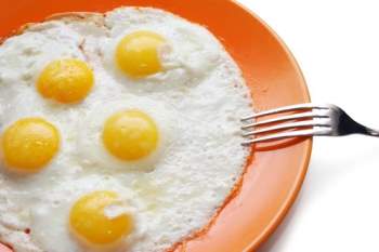 8 sai lầm khi chế biến trứng vô tình rước thêm bệnh vào người - Ảnh 2