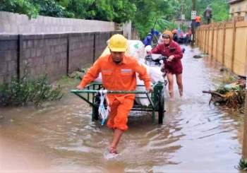 Những 'chiến binh' Quảng Bình trong bão lũ: Khắc phục sự cố, cứu dân kịp thời - ảnh 5