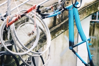 Chàng trai biến xe đạp sắt vụn thành xe mới toanh tặng người nghèo ở Sài Gòn - Ảnh 9.