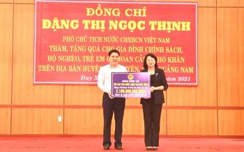 Đồng chí Đặng Thị Ngọc Thịnh thăm, tặng quà tại Quảng Nam -0