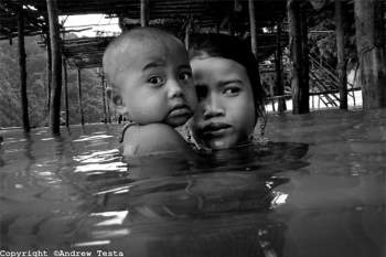 Trẻ em tộc người cá bí ẩn ở Thái - 20