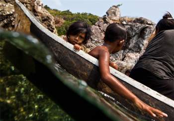 Trẻ em tộc người cá bí ẩn ở Thái - 23