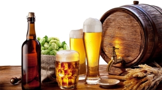 Trong số những mẹo vặt gia đình hữu ích, không thể không kể đến cách tận dụng bia thừa