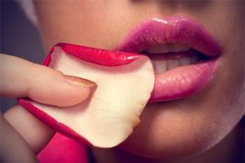 Bí quyết làm đẹp cho đôi môi phụ nữ là hãy tẩy da ch*t cho nó thường xuyên