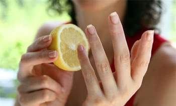 Xước măng rô có thể do cơ thể thiếu Vitamin C