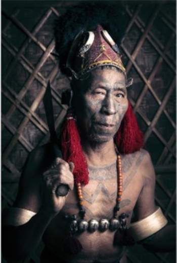 Bộ tộc săn đầu người: Những hình xăm phai mờ và phong tục truyền thống như đèn sắp cạn dầu - Ảnh 2.