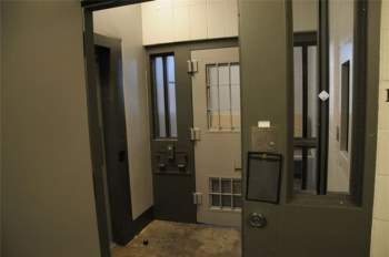 Cận cảnh nhà tù khét tiếng của Mỹ nơi giam giữ những tên tội phạm nguy hiểm - 3