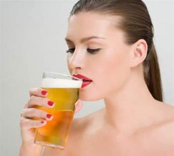Bia có nhiều tác dụng được dùng để dưỡng da, dưỡng ẩm 