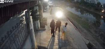 Bạch Hạ - Phú Xuyên: Sụt lún đê kinh hoàng, người dân mất đường đi - Ảnh 3