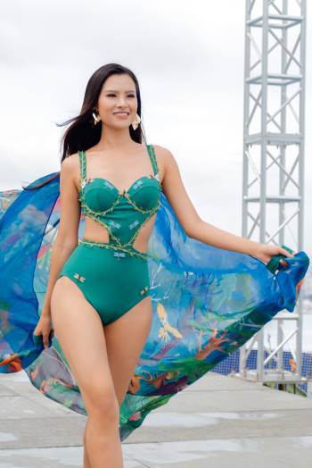 Thái Thị Hoa mang cả hệ sinh thái lên Trang phục đi biển tại Hoa hậu Trái Đất Ảnh 4