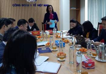 Đ/c Phạm Thanh Bình, Ủy viên BCH Đảng bộ Bộ, Bí thư Chi bộ, Chủ tịch Công đoàn Y tế Việt Nam báo cáo tại buổi làm việc.
