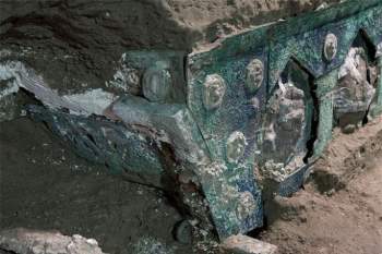 Đỏ mặt với báu vật nguyên vẹn từ thành phố bị chôn vùi 2.000 năm - Ảnh 1.