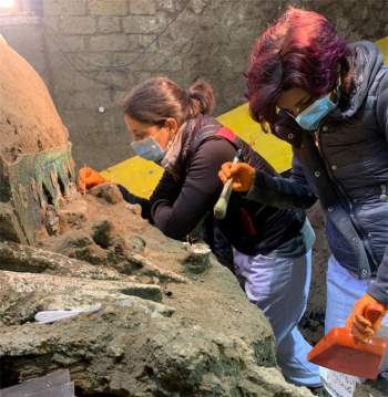 Đỏ mặt với báu vật nguyên vẹn từ thành phố bị chôn vùi 2.000 năm - Ảnh 2.