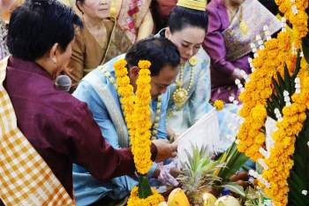 Độc đáo phong tục cưới xin của người Lào, cô dâu chú rể động phòng ở nhà gái - Ảnh 12.