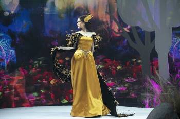 Hương Giang và Lynk Lee catwalk: người nhẹ tựa gió thoảng, người thần thái như nữ hoàng Ảnh 7