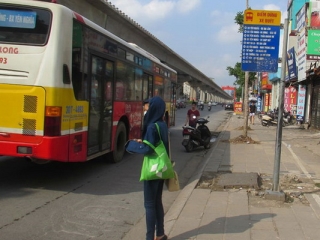 Hệ thống xe buýt cần cải thiện để thu hút người dân.