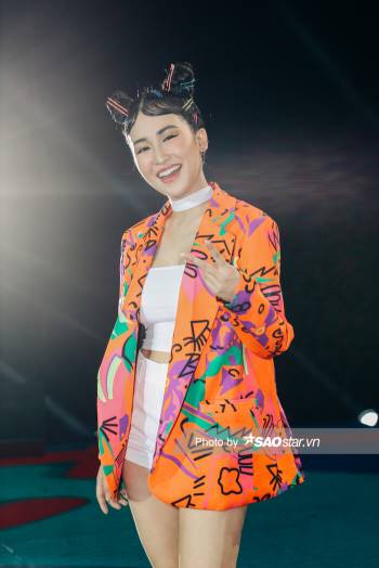 MC Phí Linh, DJ Trang Moon làm tóc màu sắc, 'sáng rực' tại vòng Hồi sinh King Of Rap Ảnh 8