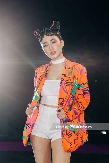 MC Phí Linh, DJ Trang Moon làm tóc màu sắc, 'sáng rực' tại vòng Hồi sinh King Of Rap Ảnh 9