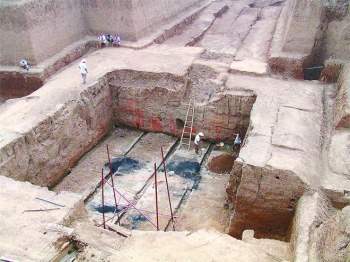 Khai quật lăng mộ bà nội Tần Thủy Hoàng, chuyên gia sửng sốt khi phát hiện những thứ bên trong - Ảnh 1.