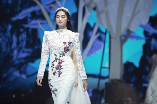 Hoa hậu Khánh Vân mang sừng hươu, Lan Khuê hóa nữ thần cùng nhau quét sạch sàn diễn Ảnh 20