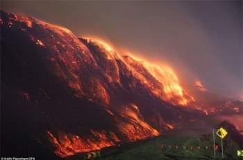 Kỳ lạ ngọn núi liên tục cháy suốt 6.000 năm chưa dứt - 1