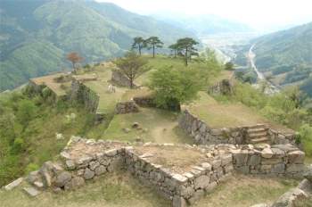 Toàn bộ quanh cảnh này thường được người ta liên tưởng đến Machu Picchu, những tàn tích của thành phố cổ trên ngọn núi hùng vĩ của Peru. 